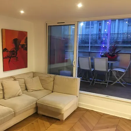 Exceptionnal Duplex On Terrace With Glass Roof And Views Parijs