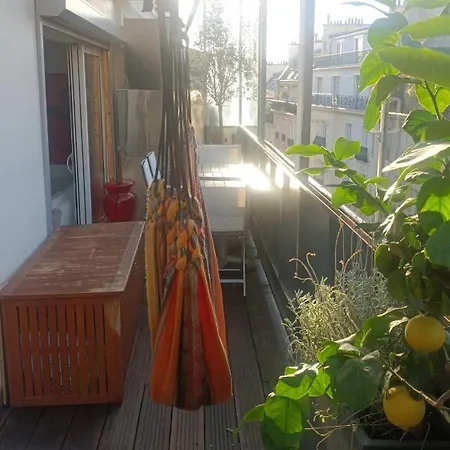 Exceptionnal Duplex On Terrace With Glass Roof And Views Parijs